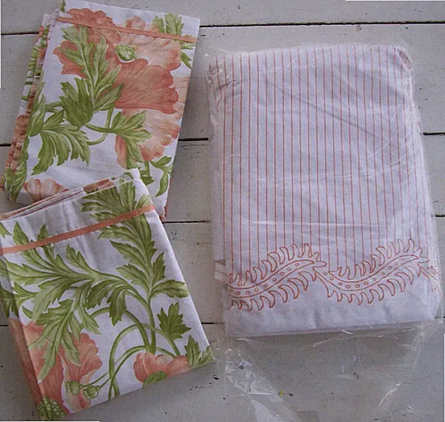 Martha Stewart 2 Poppy King Pillow Shams + Coordinating Striped Bedskirt~NEW!