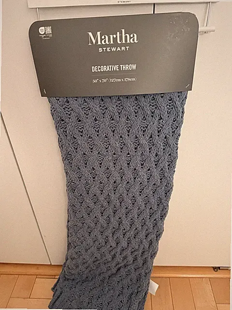 MARTHA STEWART DECORATIVE THROW 50 x 70 inches BLUE NWT Amazing Quality!