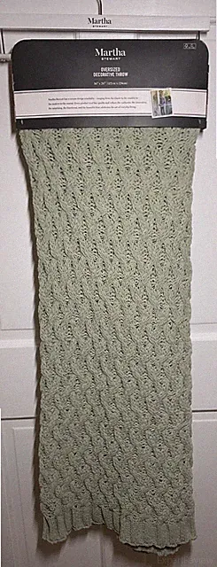 MARTHA STEWART DECORATIVE THROW 50 x 70 inches GREEN NIP