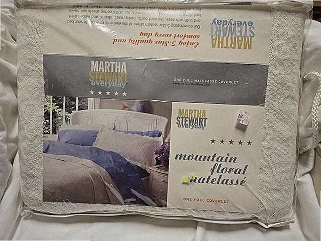 Martha Stewart Matelasse Coverlet White Ruffled Bedspread Full Double NIP