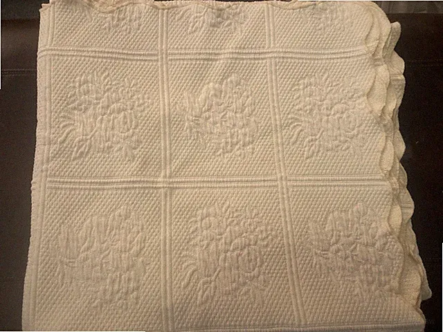 Martha Stewart Matelasse Creamy Light Yellow Coverlet Full/Queen 84 X 92