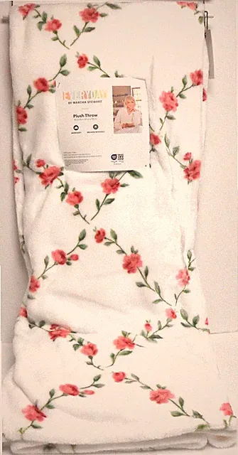 Martha Stewart Soft Plush Throw Aime Trellis Pattern 60" x 70"