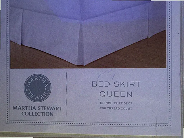 NEW Martha Stewart Size QUEEN 200 Percale Bed Skirt white