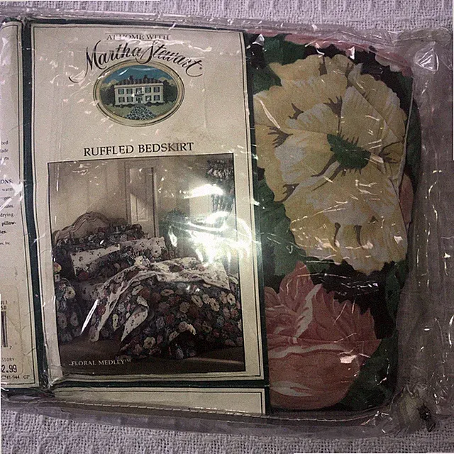 VTG @ Home Martha Stewart King Floral Medley Ruffled Bedskirt Black Floral Multi